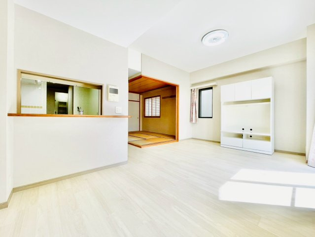 牧の里パーク・ホームズ２番館の居間・リビング|LDK②