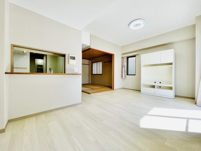 牧の里パーク・ホームズ２番館の居間・リビング|LDK②