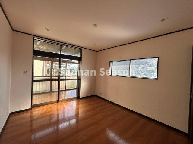 【洋室】 | お掃除がしやすく、インテリアの選択肢も広がる全室フローリング♪