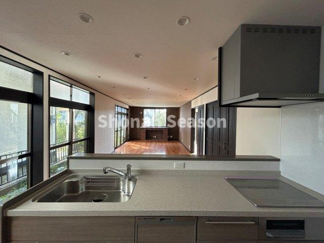 【キッチン】 | リビング全体が見渡せ、コミュニケーション良好の対面キッチンです。