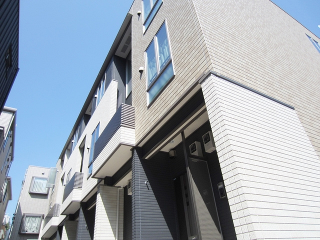 レフィナードソメイＢ棟の外観|タイル貼りのオシャレなデザイン♪