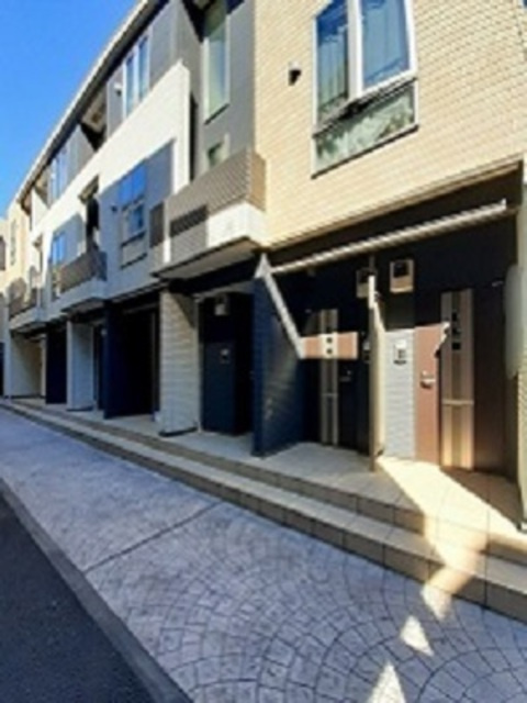 レフィナードソメイＢ棟のエントランス|入口はこんな感じです☆