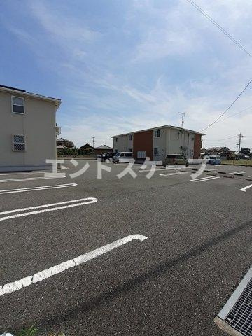 グラン・ソレイユⅠの駐車場|高崎、前橋のお部屋探しはエンドスケープまで！お客様の理想お聞かせ下さい♪