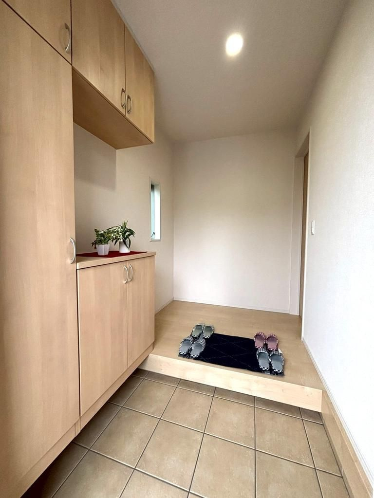 東大和市仲原３丁目の中古一戸建の玄関