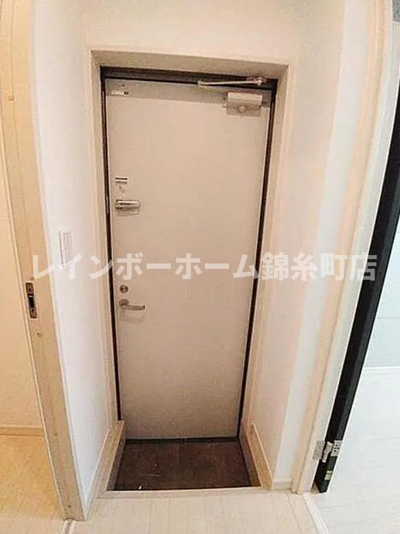 クミハウス上野の玄関