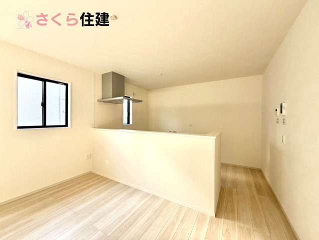 ～LIGARE～小山市城西2期　１号棟のキッチン|対面式システムキッチン。リビングを見渡せるキッチンで家族の様子をうかがいながら料理がはかどりそう！