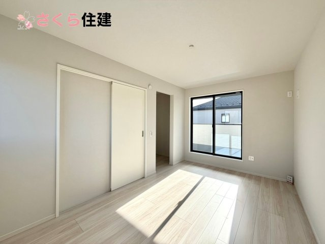 ～LIGARE～小山市城西2期　１号棟の洋室|各部屋に収納あります！荷物が多い子育て世代や、趣味道具の多い方にもうれしいですね！
