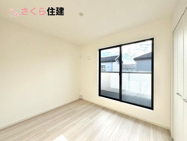 ～LIGARE～小山市城西2期　１号棟の洋室|広々とした洋室です♪お子様の成長に伴って増えていく荷物にも対応できます！