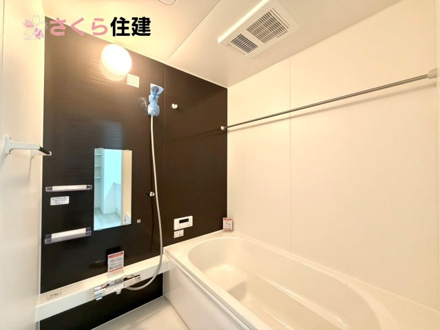 ～LIGARE～小山市城西2期　１号棟の浴室|梅雨の時期は大活躍の浴室乾燥機！家族の数だけ増える洗濯物もしっかり乾かせます。