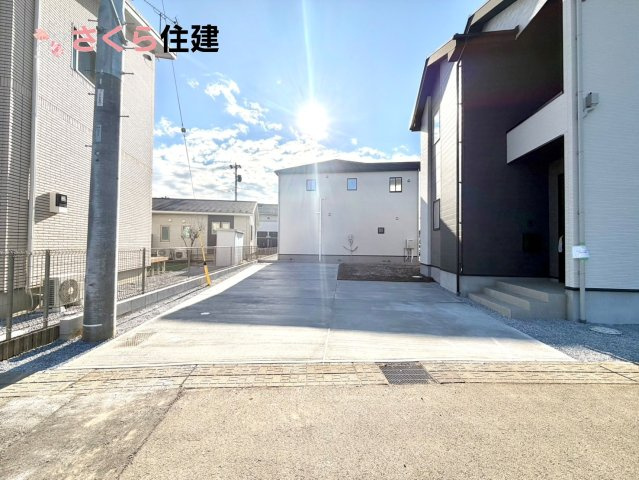 ～LIGARE～小山市城西2期　１号棟の駐車場|１号棟　カースペース3台可能です。