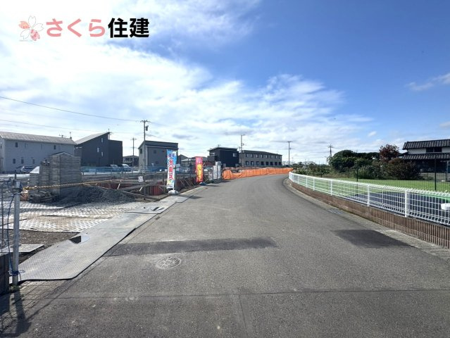 ～LIGARE～小山市城西2期　１号棟の前面道路含む現地写真|北側公道6ｍ　車の通りが少ない為出入りもラクラクです。