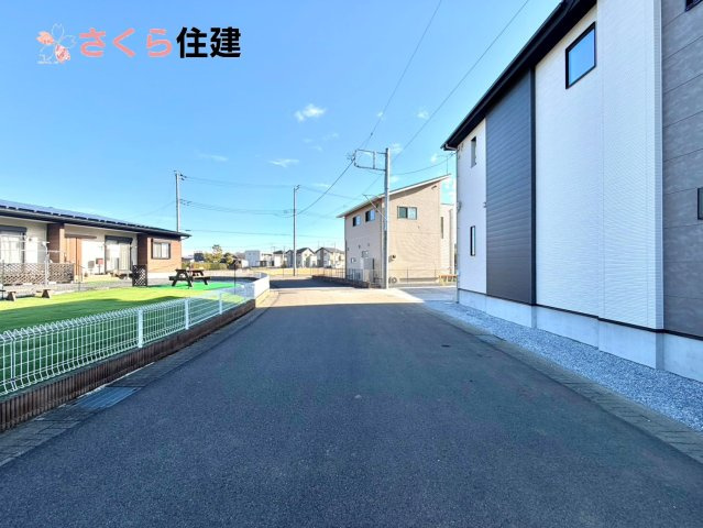 ～LIGARE～小山市城西2期　１号棟の前面道路含む現地写真|北側公道6ｍ　車の通りが少ない為出入りもラクラクです。