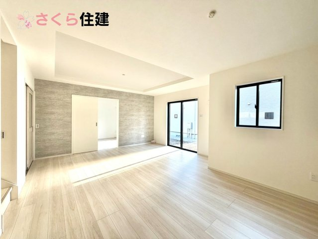 ～LIGARE～小山市城西2期　１号棟の居間・リビング|広々19帖LDLは南向きで日当たり良好。ゆったりとした時間の流れる開放的なくつろぎの空間