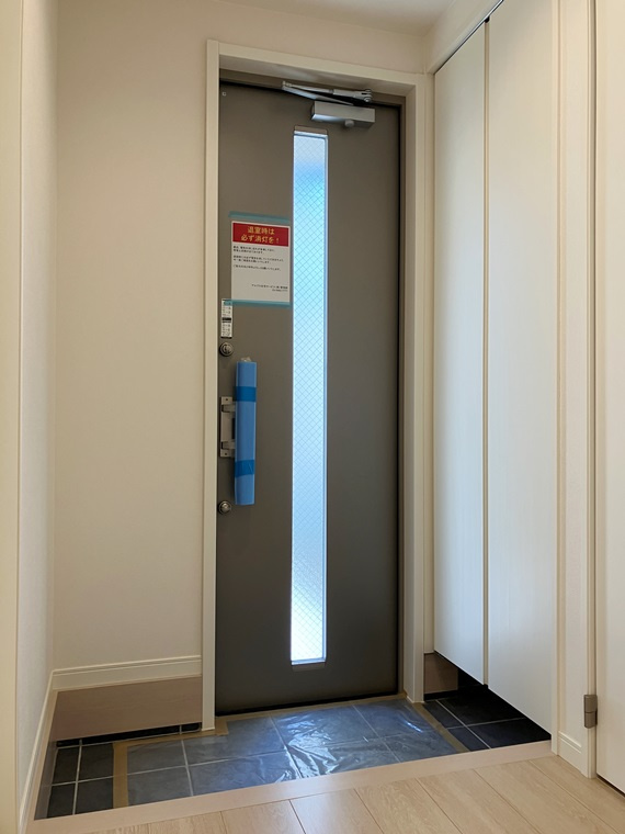 霞ケ関東戸建の玄関