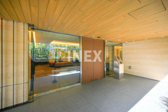 鎌倉市小町２丁目の賃貸マンションのエントランス