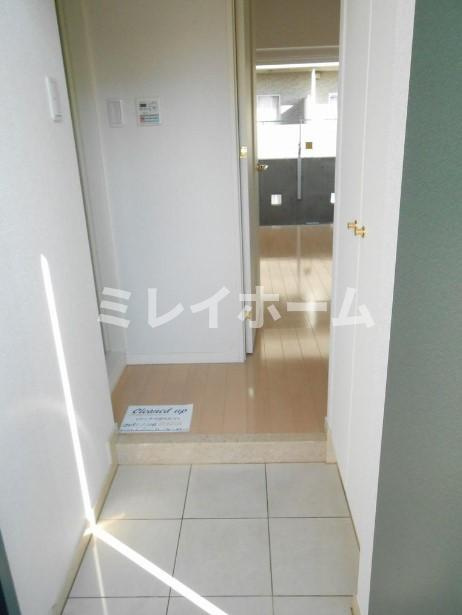 アデッソ大森の玄関|同建物内、別のお部屋の参考写真になります。