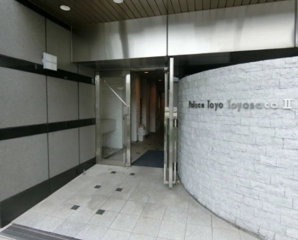 パレス東洋豊里２号館のエントランス