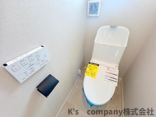 ◎藤沢市鵠沼海岸6丁目　中古戸建のトイレ|白を基調とした清潔感のあるトイレ◇