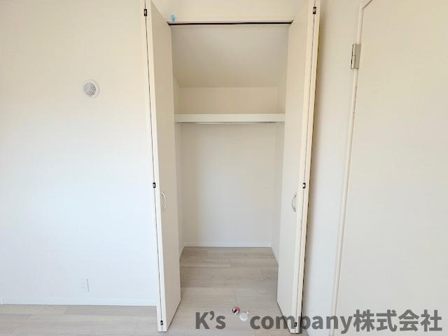 ◎藤沢市鵠沼海岸6丁目　中古戸建の収納|洋室６帖の収納スペース◇