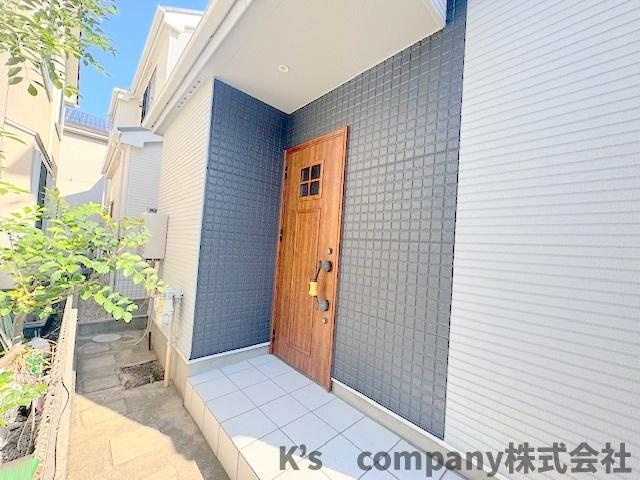 ◎藤沢市鵠沼海岸6丁目　中古戸建の玄関|外玄関周辺スペース◇