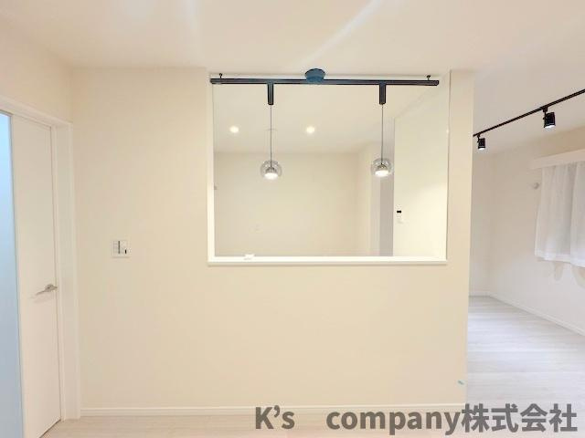 ◎藤沢市鵠沼海岸6丁目　中古戸建のキッチン|リビングにいるご家族を感じながらお料理ができるカウンターキッチン☆