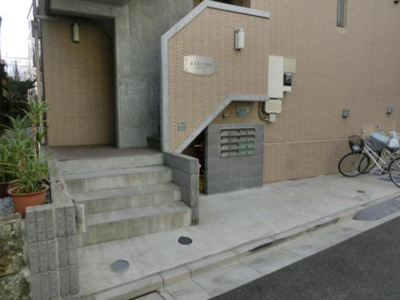 【エントランス】 | エスコート目白 | 落ち着いたエントランスです