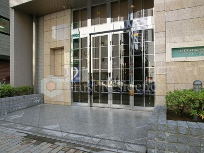 【エントランス】 | コートラクリア京橋 | エントランス前