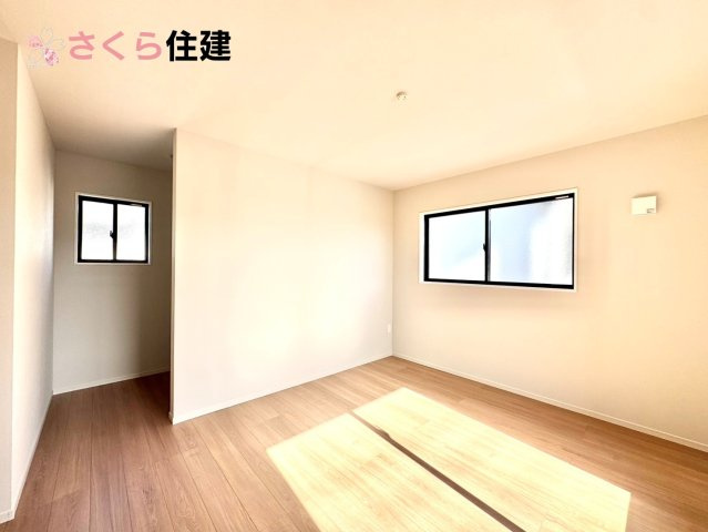 ～LIGARE～小山市城西2期　２号棟の洋室|広々とした洋室です♪お子様の成長に伴って増えていく荷物にも対応できます！
