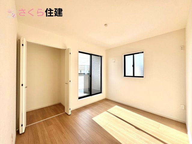 ～LIGARE～小山市城西2期　２号棟の洋室|各部屋に収納あります！荷物が多い子育て世代や、趣味道具の多い方にもうれしいですね！
