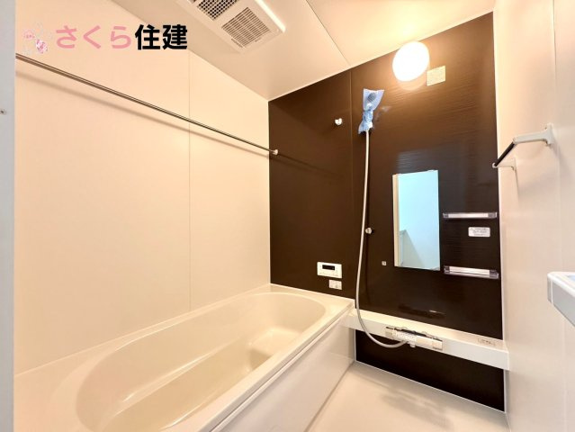 ～LIGARE～小山市城西2期　２号棟の浴室|梅雨の時期は大活躍の浴室乾燥機！家族の数だけ増える洗濯物もしっかり乾かせます
