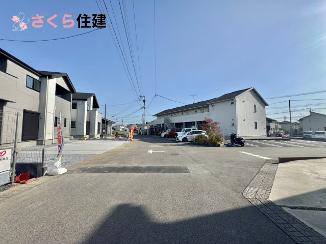 ～LIGARE～小山市城西2期　２号棟の前面道路含む現地写真|南側公道6ｍ　車の通りが少ない為出入りもラクラクです。