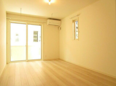 【居間・リビング】 | シャンブルⅡ | 8.4帖のきれいな洋室。