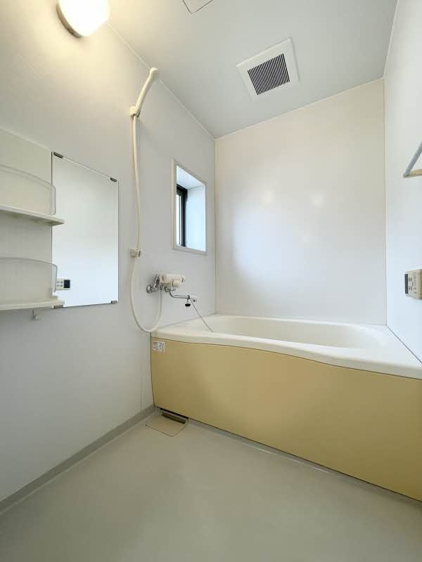 ツバサハイツ Aの浴室|追い焚き機能付き