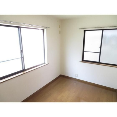 【居間・リビング】 | エステートピアＫ | こちらのリビングで趣味の時間をお楽しみください