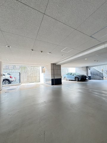 ザ・神戸北野レジデンスの駐車場