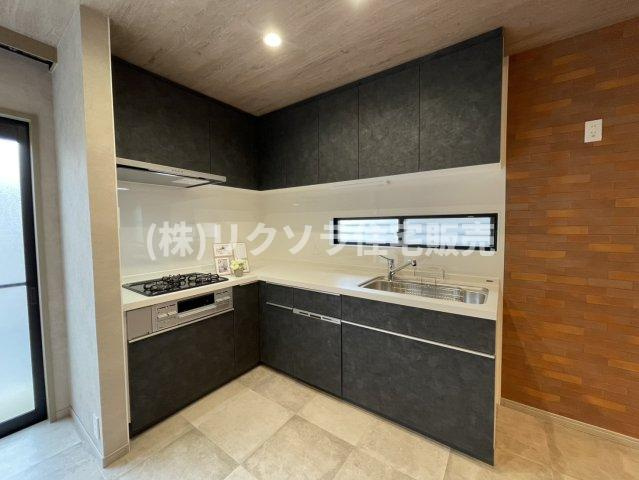 東船橋2丁目　中古一戸建てのキッチン|■物件内覧・資金計画相談・住宅ローン相談、リフォーム相談、お問合せ受付中■
※当日・翌日のご内覧、ご相談はお電話でのお問合せがスムーズです！