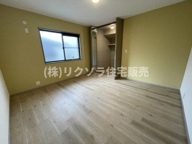 東船橋2丁目　中古一戸建ての寝室|洋室8.0帖
■物件内覧・資金計画相談・住宅ローン相談、リフォーム相談、お問合せ受付中■
※当日・翌日のご内覧、ご相談はお電話でのお問合せがスムーズです！