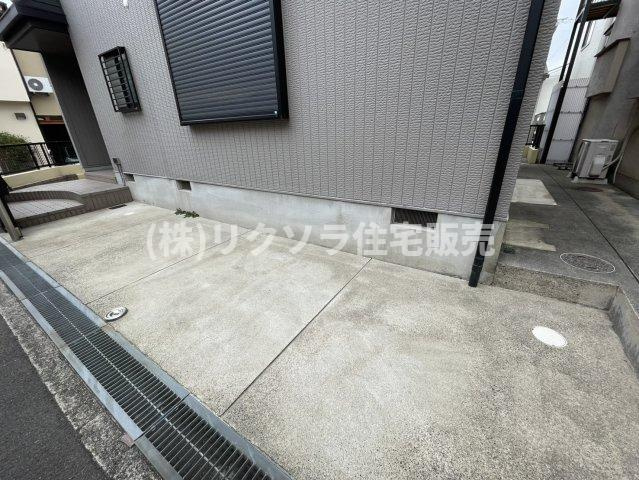 東船橋2丁目　中古一戸建ての駐車場|1台駐車可能
■物件内覧・資金計画相談・住宅ローン相談、リフォーム相談、お問合せ受付中■
※当日・翌日のご内覧、ご相談はお電話でのお問合せがスムーズです！