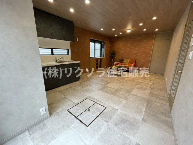 東船橋2丁目　中古一戸建ての居間・リビング|LDK14.0帖
■物件内覧・資金計画相談・住宅ローン相談、リフォーム相談、お問合せ受付中■
※当日・翌日のご内覧、ご相談はお電話でのお問合せがスムーズです！