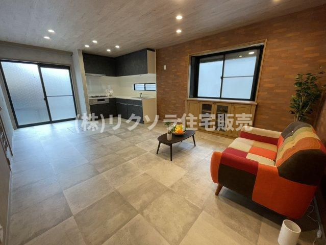 東船橋2丁目　中古一戸建ての居間・リビング|LDK14.0帖
■物件内覧・資金計画相談・住宅ローン相談、リフォーム相談、お問合せ受付中■
※当日・翌日のご内覧、ご相談はお電話でのお問合せがスムーズです！