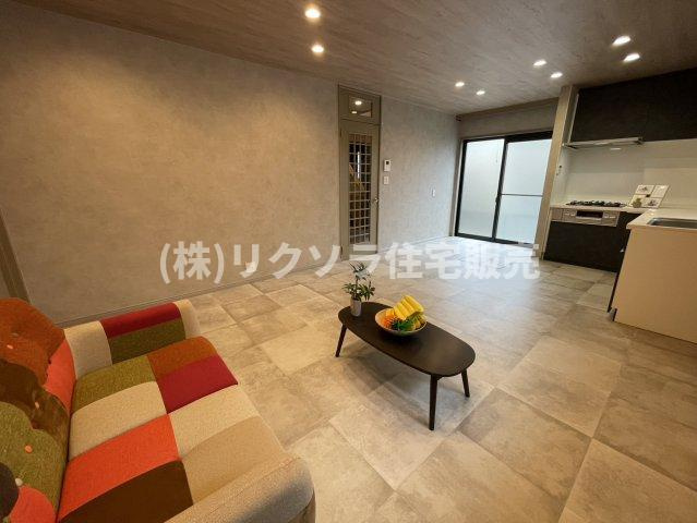 東船橋2丁目　中古一戸建ての居間・リビング|LDK14.0帖
■物件内覧・資金計画相談・住宅ローン相談、リフォーム相談、お問合せ受付中■
※当日・翌日のご内覧、ご相談はお電話でのお問合せがスムーズです！