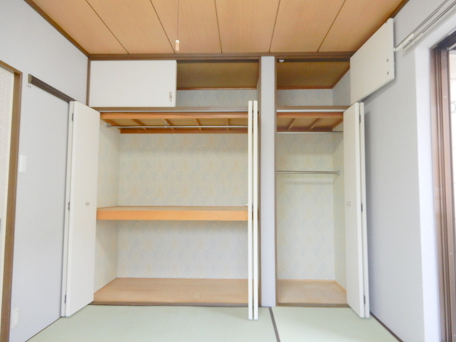 メゾンエクセリアＢ棟の収納|使いやすいクローゼットタイプの収納