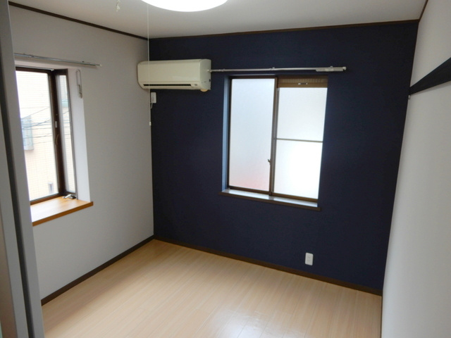 メゾンエクセリアＢ棟の居間・リビング|最上階角部屋２面採光