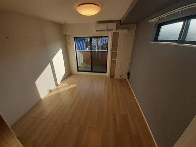 【居間・リビング】 | ラ・ヴィベール | こちらの居間で趣味の時間をお楽しみください