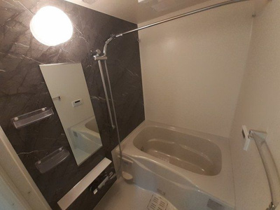 【浴室】 | ラ・ヴィベール | 落ち着いた空間のお風呂です