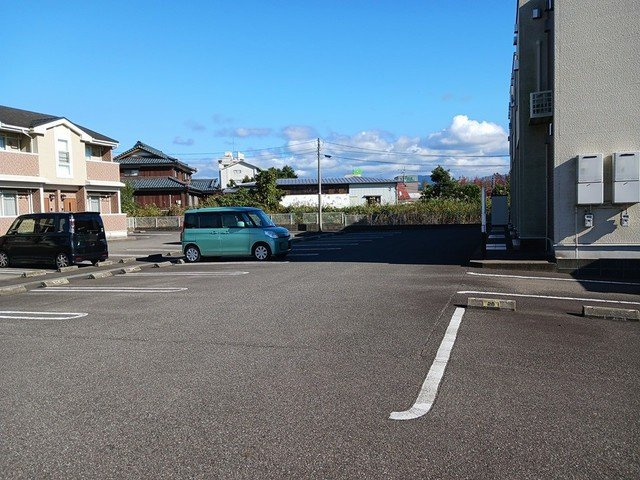 ピアッツア－レ　Ⅰの駐車場