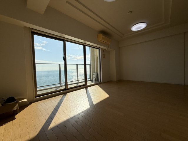 アルファステイツ塩屋駅前シーサイドテラスの居間・リビング