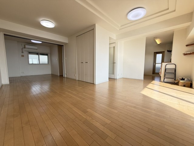 アルファステイツ塩屋駅前シーサイドテラスの居間・リビング