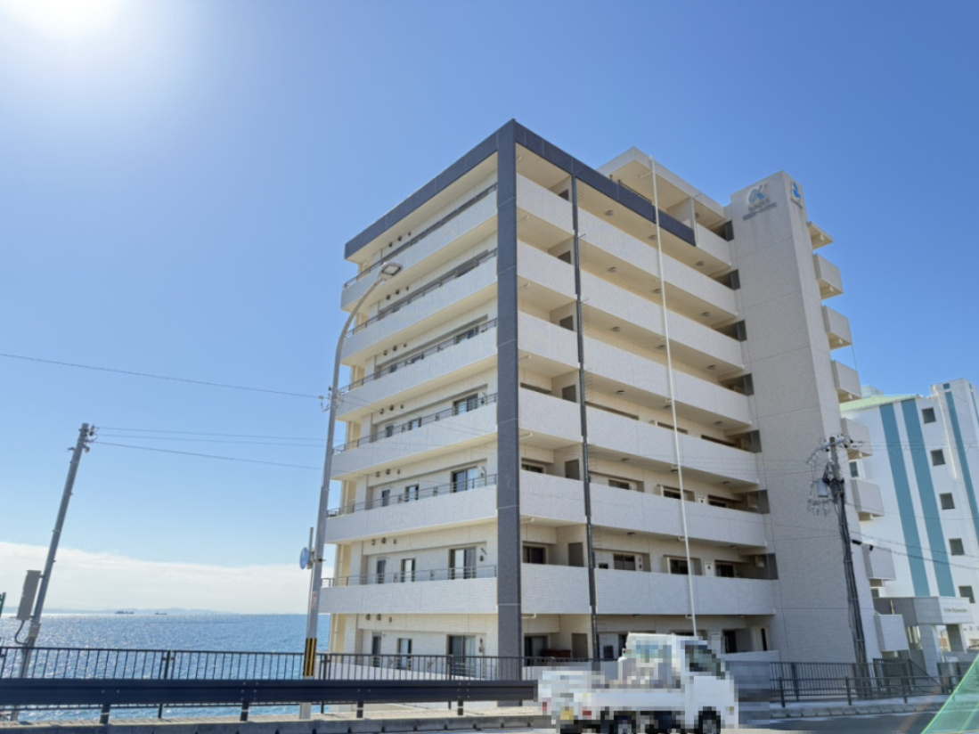 アルファステイツ塩屋駅前シーサイドテラスの外観