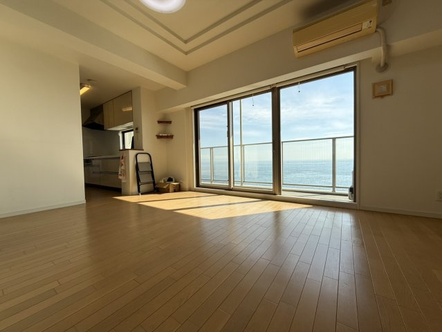 アルファステイツ塩屋駅前シーサイドテラスの居間・リビング